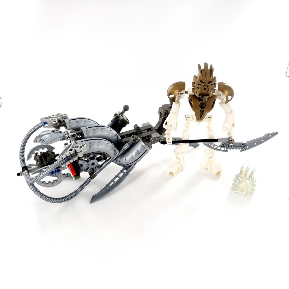 LEGO BIONICLE: Takanuva (8596) Complete w/ Gold Glitter Mask